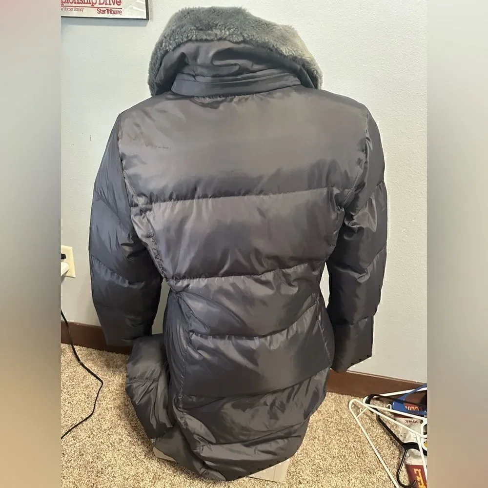 Michael Kors Women’s Medium Gray Puffer Parka with Faux Fur Collar - Picture 2 of 7